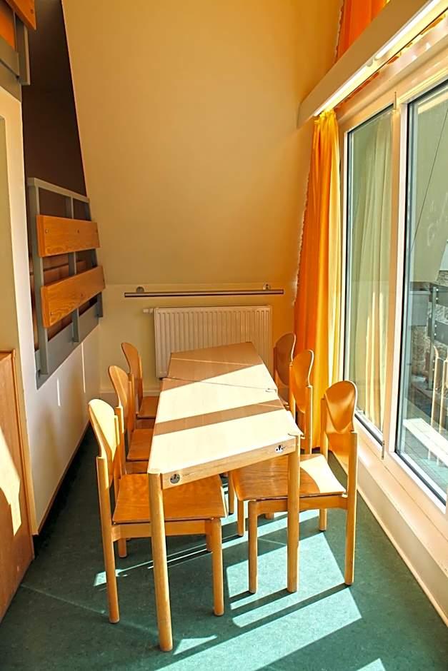 6-Bett-Zimmer mit Gemeinschaftsbad